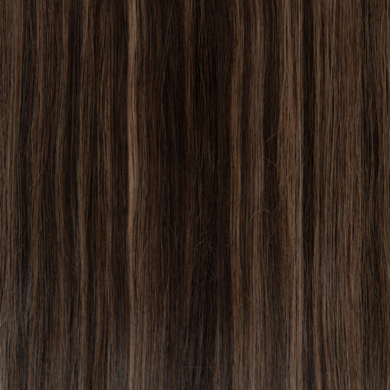 Medium brown meets soft golden highlights, creating a beautifully blended golden brown. It shines naturally and suits medium brown, especially if you love golden tones or have a balayage in your hair.